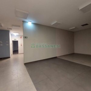 Loja com 350m², no bairro Lourdes em Caxias do Sul para Alugar