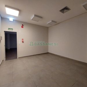 Loja com 350m², no bairro Lourdes em Caxias do Sul para Alugar