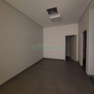 Loja com 350m², no bairro Lourdes em Caxias do Sul para Alugar