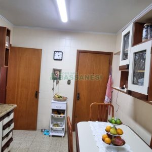 Apartamento com 110m², 3 dormitórios, 1 vaga, no bairro Lourdes em Caxias do Sul para Comprar