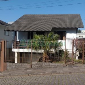 Casa com 169m², 2 dormitórios, no bairro Santa Catarina em Caxias do Sul para Comprar