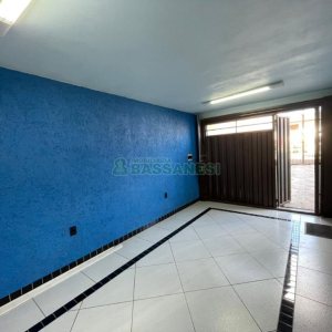 Casa com 200m², 2 dormitórios, 1 vaga, no bairro Santa Corona em Caxias do Sul para Comprar
