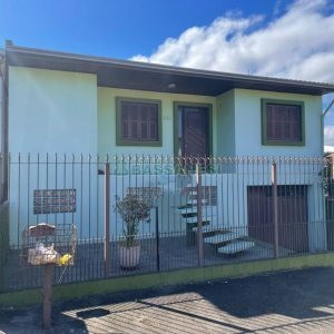 Casa com 200m², 2 dormitórios, 1 vaga, no bairro Santa Corona em Caxias do Sul para Comprar