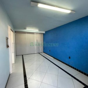 Casa com 200m², 2 dormitórios, 1 vaga, no bairro Santa Corona em Caxias do Sul para Comprar