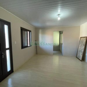 Casa com 200m², 2 dormitórios, 1 vaga, no bairro Santa Corona em Caxias do Sul para Comprar