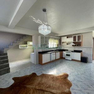 Casa com 200m², 2 dormitórios, 1 vaga, no bairro Santa Corona em Caxias do Sul para Comprar