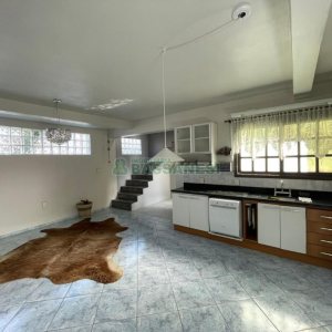 Casa com 200m², 2 dormitórios, 1 vaga, no bairro Santa Corona em Caxias do Sul para Comprar