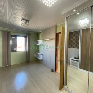 Casa com 200m², 2 dormitórios, 1 vaga, no bairro Santa Corona em Caxias do Sul para Comprar