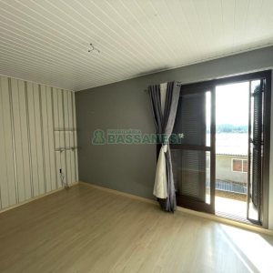 Casa com 200m², 2 dormitórios, 1 vaga, no bairro Santa Corona em Caxias do Sul para Comprar