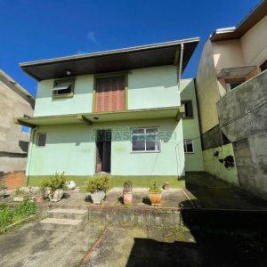 Casa com 200m², 2 dormitórios, 1 vaga, no bairro Santa Corona em Caxias do Sul para Comprar
