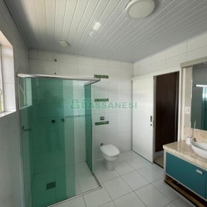 Casa com 200m², 2 dormitórios, 1 vaga, no bairro Santa Corona em Caxias do Sul para Comprar