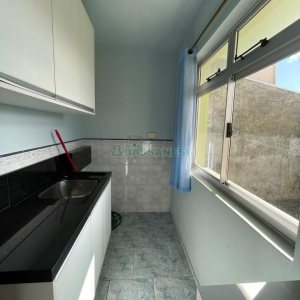 Casa com 200m², 2 dormitórios, 1 vaga, no bairro Santa Corona em Caxias do Sul para Comprar