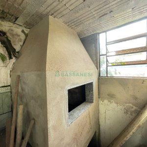 Casa com 200m², 2 dormitórios, 1 vaga, no bairro Santa Corona em Caxias do Sul para Comprar