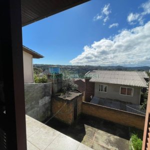 Casa com 200m², 2 dormitórios, 1 vaga, no bairro Santa Corona em Caxias do Sul para Comprar