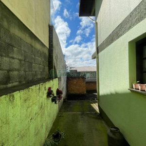 Casa com 200m², 2 dormitórios, 1 vaga, no bairro Santa Corona em Caxias do Sul para Comprar