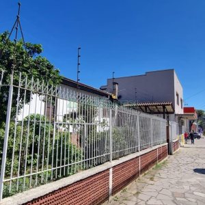 Casa com 100m², 3 dormitórios, 1 vaga, no bairro Centro em Caxias do Sul para Comprar