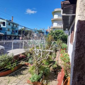 Casa com 100m², 3 dormitórios, 1 vaga, no bairro Centro em Caxias do Sul para Comprar