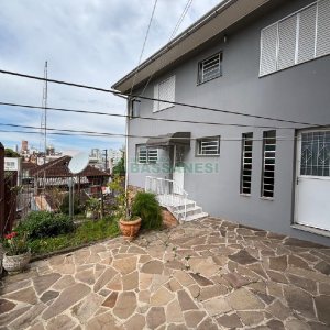 Casa Mobiliada com 92m², 2 dormitórios, no bairro Rio Branco em Caxias do Sul para Alugar