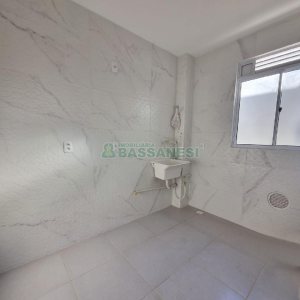 Apartamento com 38m², 2 dormitórios, 1 vaga, no bairro Desvio Rizzo em Caxias do Sul para Alugar