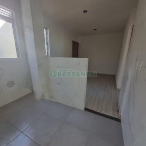 Apartamento com 38m², 2 dormitórios, 1 vaga, no bairro Desvio Rizzo em Caxias do Sul para Alugar
