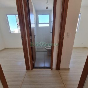 Apartamento com 38m², 2 dormitórios, 1 vaga, no bairro Desvio Rizzo em Caxias do Sul para Alugar