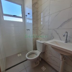Apartamento com 38m², 2 dormitórios, 1 vaga, no bairro Desvio Rizzo em Caxias do Sul para Alugar
