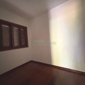 Apartamento com 240m², 3 dormitórios, 2 vagas, no bairro São José em Caxias do Sul para Alugar