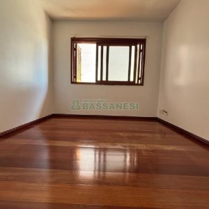 Apartamento com 240m², 3 dormitórios, 2 vagas, no bairro São José em Caxias do Sul para Alugar