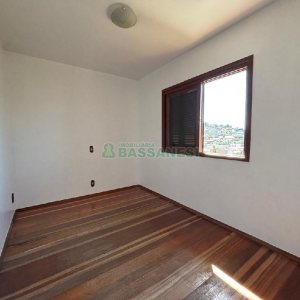 Apartamento com 240m², 3 dormitórios, 2 vagas, no bairro São José em Caxias do Sul para Alugar