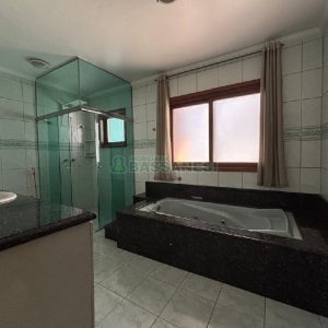 Apartamento com 240m², 3 dormitórios, 2 vagas, no bairro São José em Caxias do Sul para Alugar