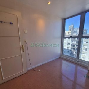 Sala com 200m², 1 vaga, no bairro Centro em Caxias do Sul para Alugar