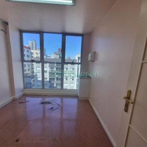 Sala com 200m², 1 vaga, no bairro Centro em Caxias do Sul para Alugar