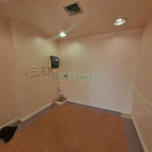 Sala com 200m², 1 vaga, no bairro Centro em Caxias do Sul para Alugar