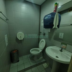 Sala com 200m², 1 vaga, no bairro Centro em Caxias do Sul para Alugar