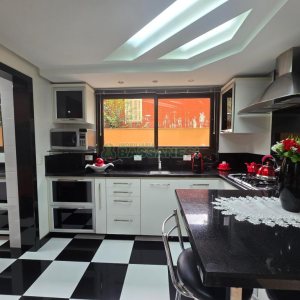 Apartamento com 198m², 3 dormitórios, 2 vagas, no bairro Centro em Caxias do Sul para Comprar