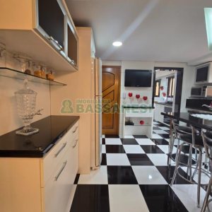 Apartamento com 198m², 3 dormitórios, 2 vagas, no bairro Centro em Caxias do Sul para Comprar