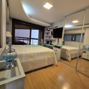 Apartamento com 198m², 3 dormitórios, 2 vagas, no bairro Centro em Caxias do Sul para Comprar