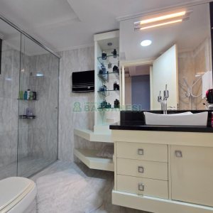 Apartamento com 198m², 3 dormitórios, 2 vagas, no bairro Centro em Caxias do Sul para Comprar