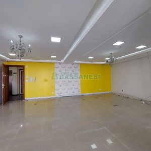 Sala com 61m², no bairro Centro em Caxias do Sul para Alugar