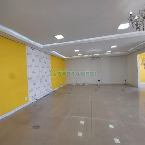 Sala com 61m², no bairro Centro em Caxias do Sul para Alugar