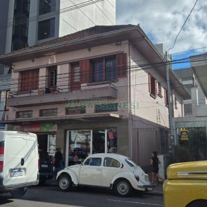 Casa com 300m², no bairro Nossa Senhora de Lourdes em Caxias do Sul para Comprar