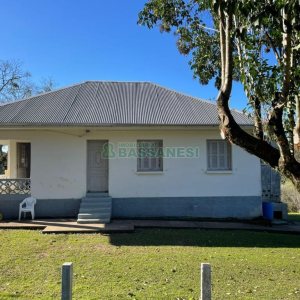 Chácara com 1200m², no bairro 3 Legua em Caxias do Sul para Comprar