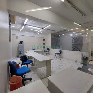 Sala Mobiliada com 250m², 2 vagas, no bairro Pio X em Caxias do Sul para Alugar
