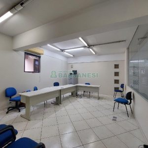 Sala Mobiliada com 250m², 2 vagas, no bairro Pio X em Caxias do Sul para Alugar