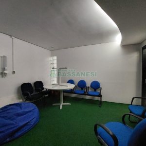 Sala Mobiliada com 250m², 2 vagas, no bairro Pio X em Caxias do Sul para Alugar