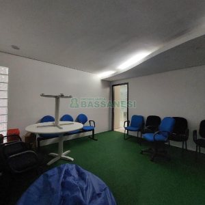 Sala Mobiliada com 250m², 2 vagas, no bairro Pio X em Caxias do Sul para Alugar