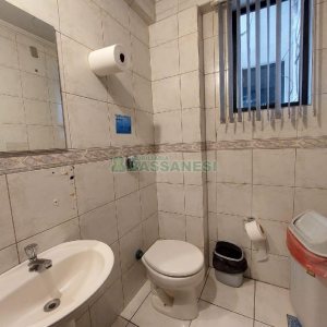 Sala Mobiliada com 250m², 2 vagas, no bairro Pio X em Caxias do Sul para Alugar