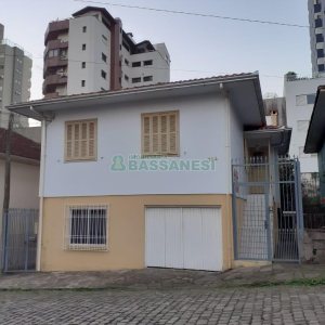 Casa com 340m², 3 dormitórios, 1 vaga, no bairro Centro em Caxias do Sul para Comprar