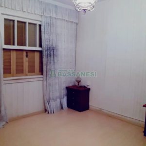 Casa com 340m², 3 dormitórios, 1 vaga, no bairro Centro em Caxias do Sul para Comprar