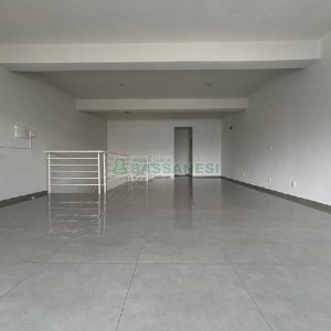 Loja com 118m², 1 vaga, no bairro Santa Catarina em Caxias do Sul para Alugar